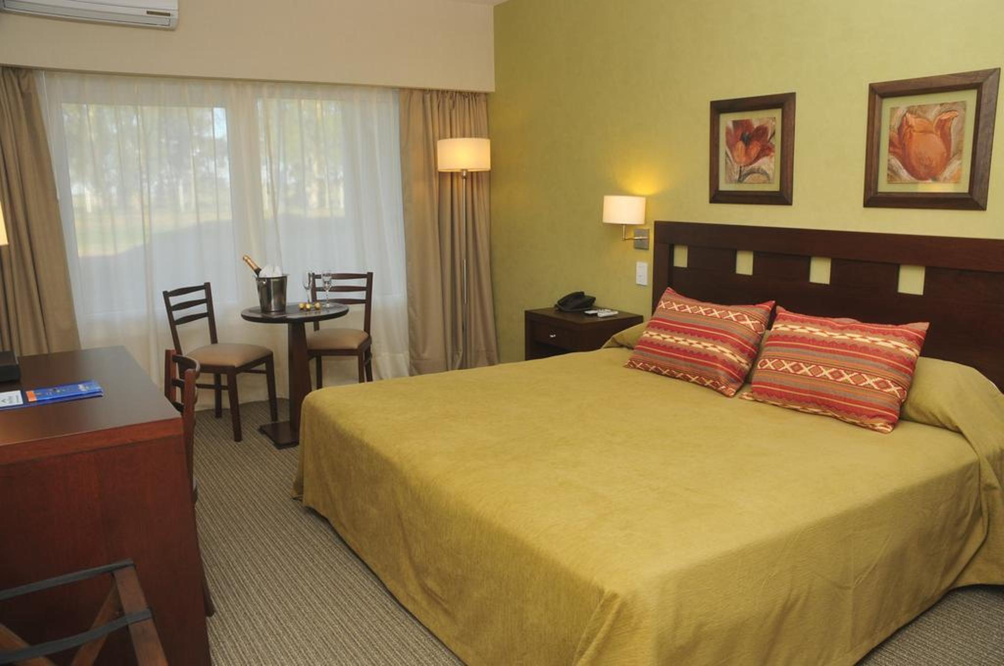 Hotel Howard Johnson Trenque Lauquen Ngoại thất bức ảnh