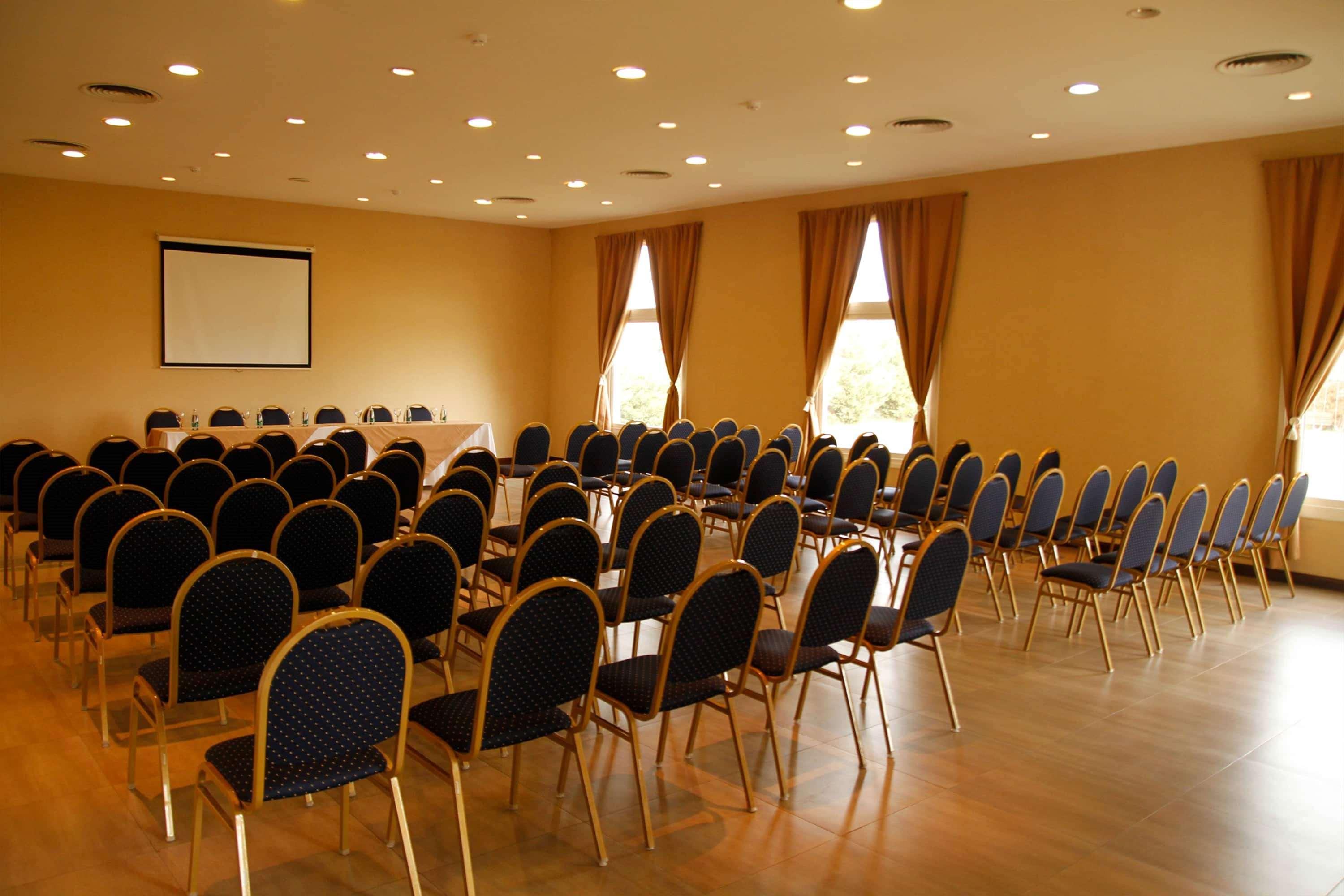 Hotel Howard Johnson Trenque Lauquen Ngoại thất bức ảnh