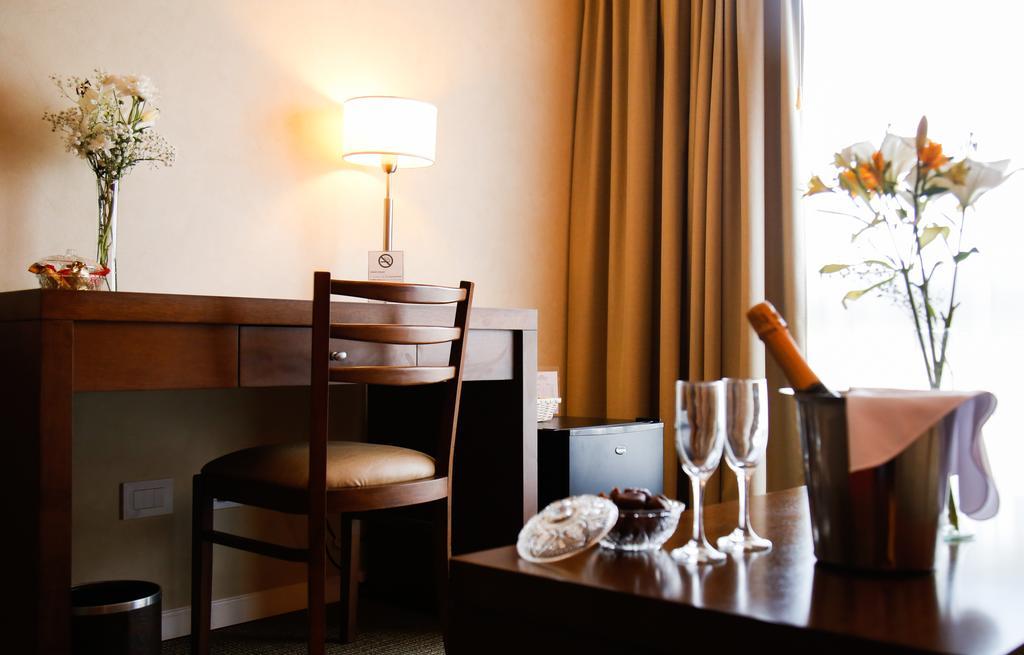 Hotel Howard Johnson Trenque Lauquen Ngoại thất bức ảnh
