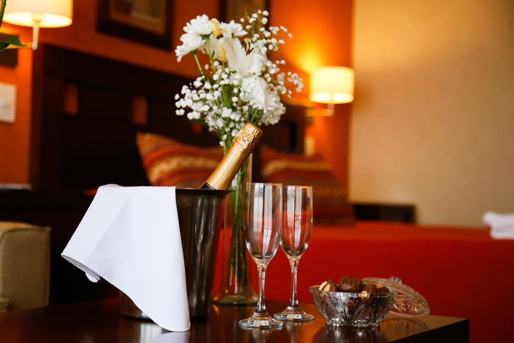 Hotel Howard Johnson Trenque Lauquen Ngoại thất bức ảnh